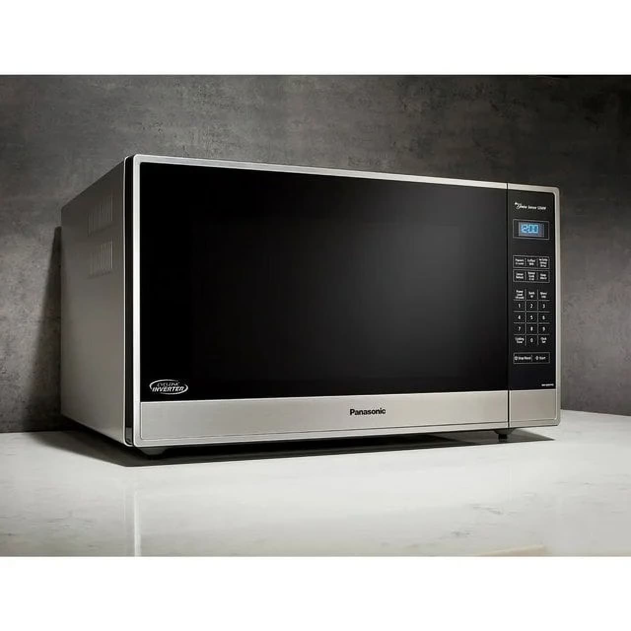 Panasonic 2.2 cu.ft. Countertop Microwave with Cyclonic Wave Inverter image 3