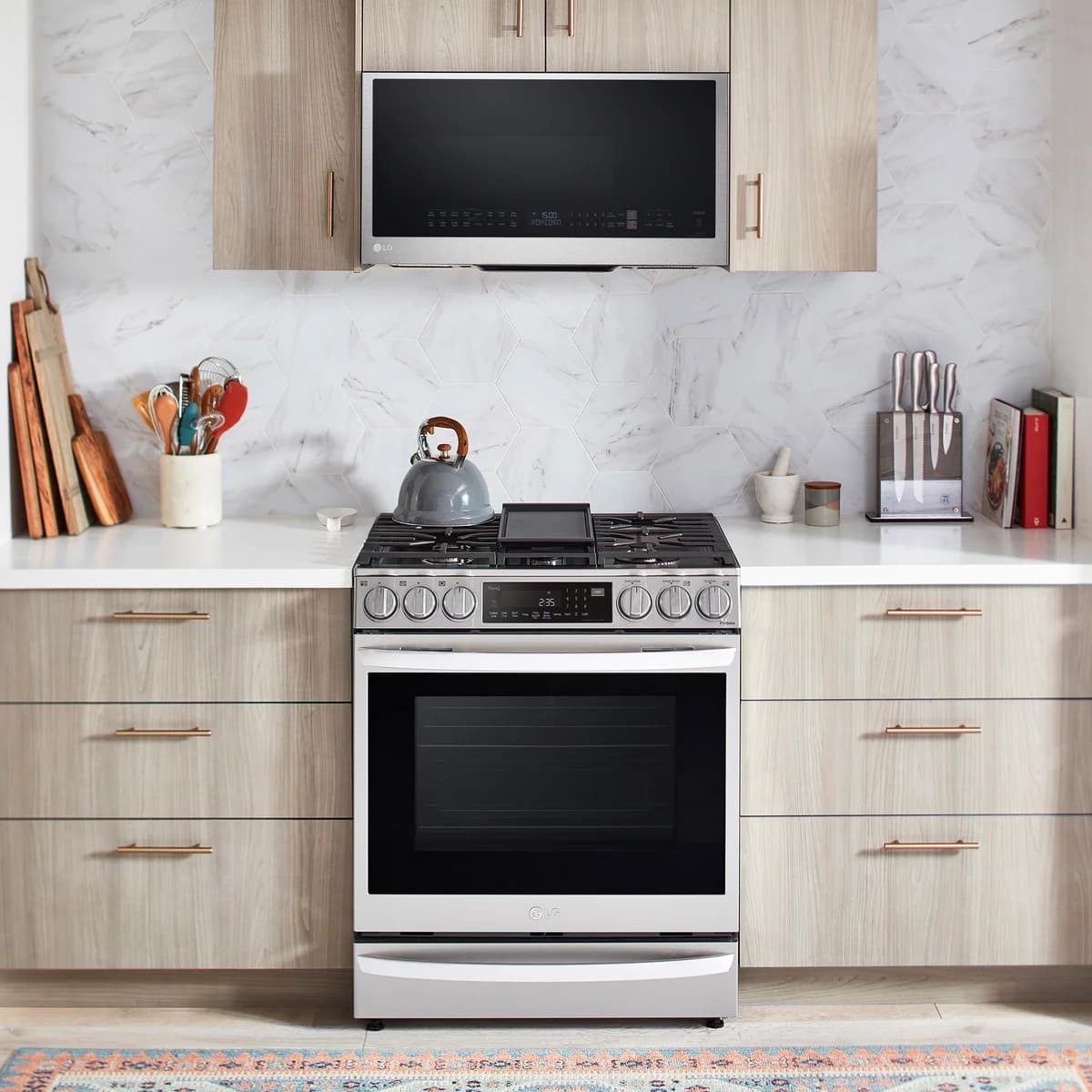 LG 1.7 Cu. Ft. Smart Over-the-Range Convection Microwave with Air Fry (MHEC1737F) image 7