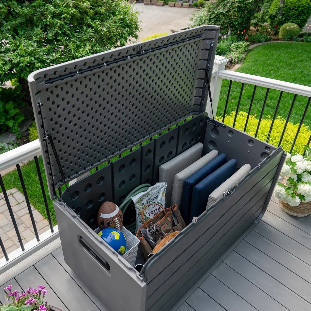 Lifetime 165-Gallon Deck Box image 3