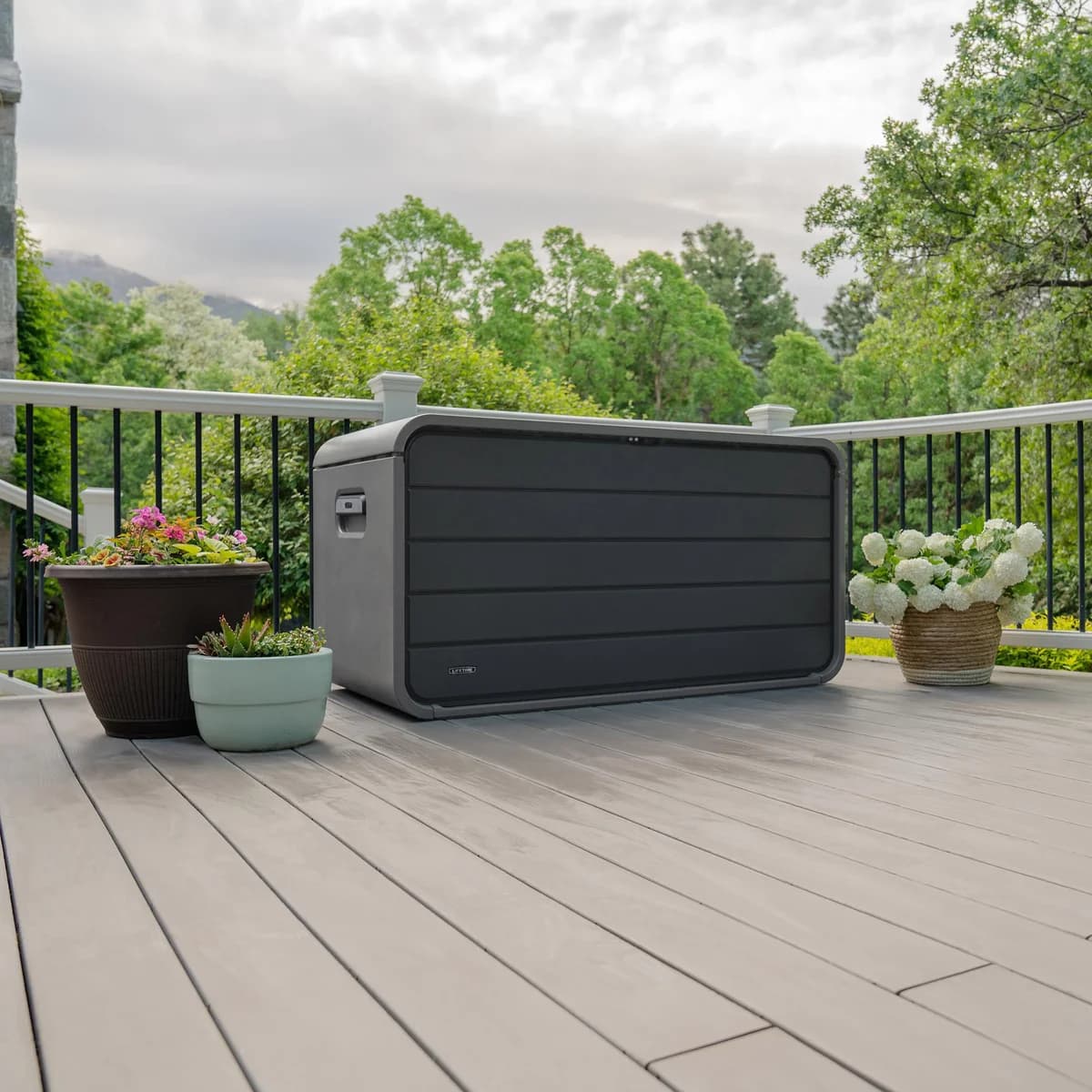 Lifetime 165-Gallon Deck Box image 5