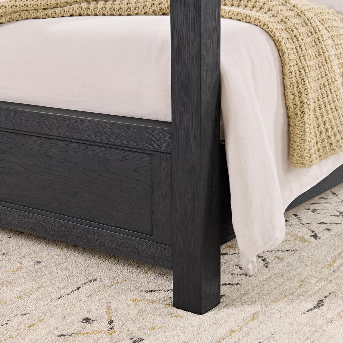 Bellevue Canopy Bed, Queen image 6