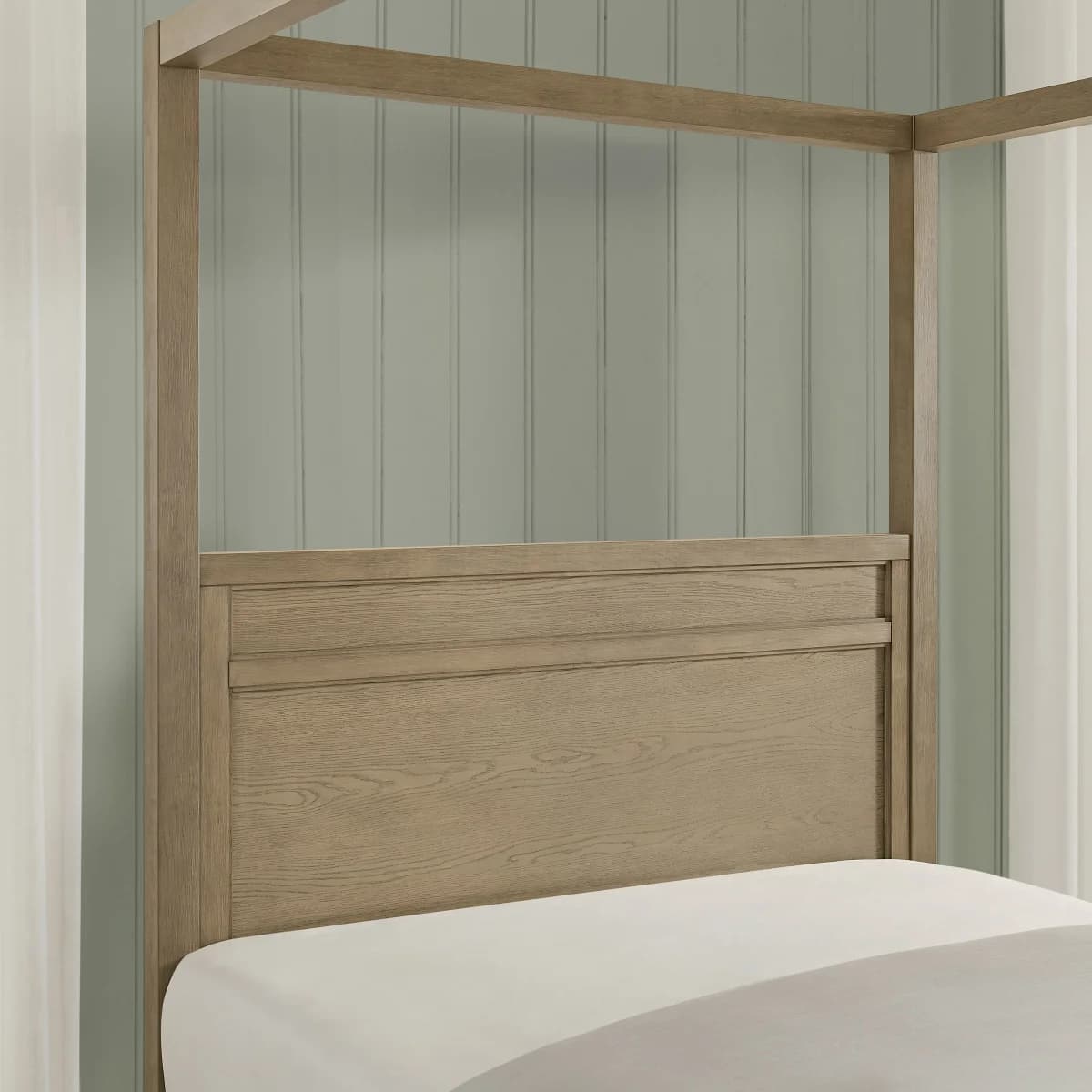 Oaklynn Canopy Bed, Queen image 4