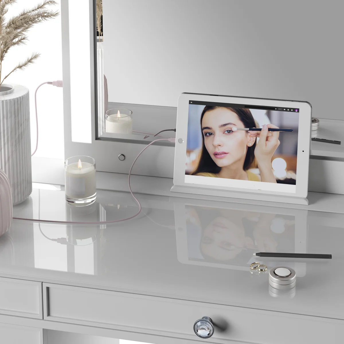 Alexandra Vanity image 4